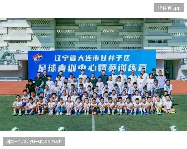 球星在训练营分享职业心态，青训小将受益良多
